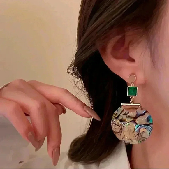 Elegant Abalone and Green Gemstone Earrings - Picture 3 of 4